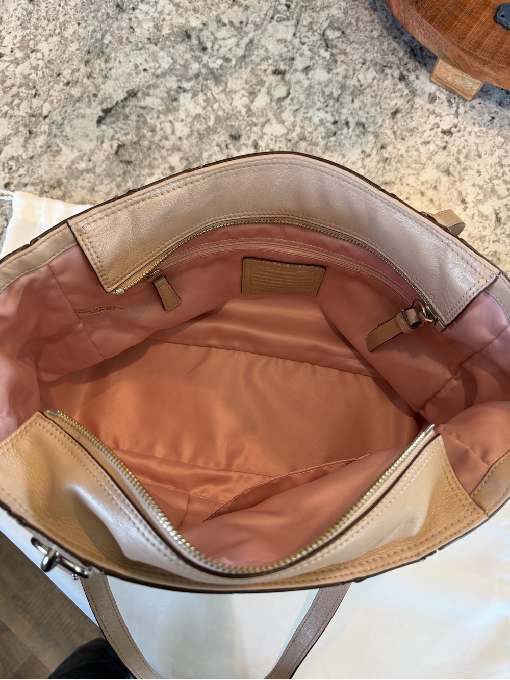 Coach Gallery East West Tote - 19252 - Picture 6 of 8
